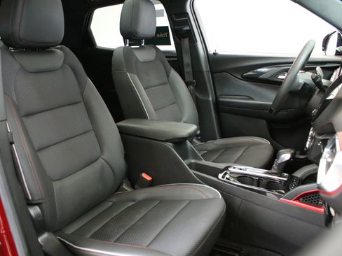 Used 2023 Chevrolet TrailBlazer RS w/ Sun and Liftgate Package FWD image 31