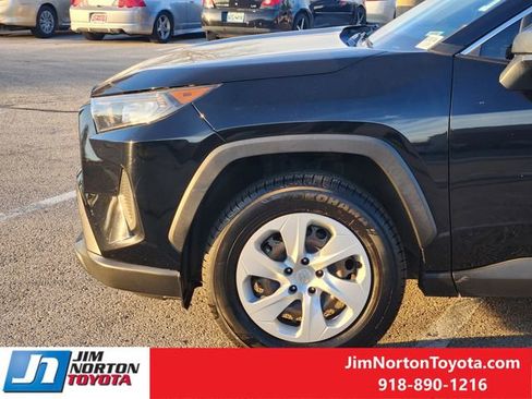 Used 2020 Toyota RAV4 LE image 8