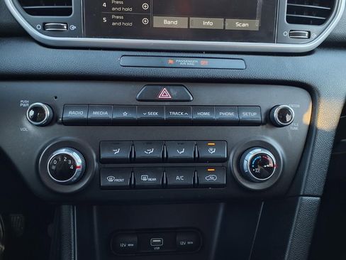 Used 2021 Kia Sportage LX image 11