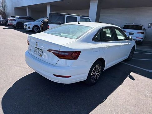 Used 2019 Volkswagen Jetta SE image 3