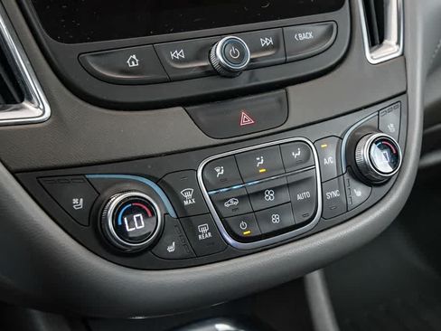Used 2018 Chevrolet Malibu Premier w/ Premier Sun and Wheel Package FWD image 23