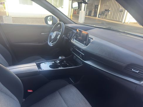 Used 2023 Nissan Rogue SV image 15