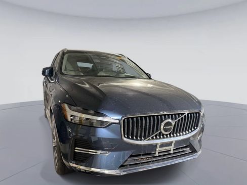 Used 2023 Volvo XC60 B5 Plus w/ Climate Package AWD/4WD image 3