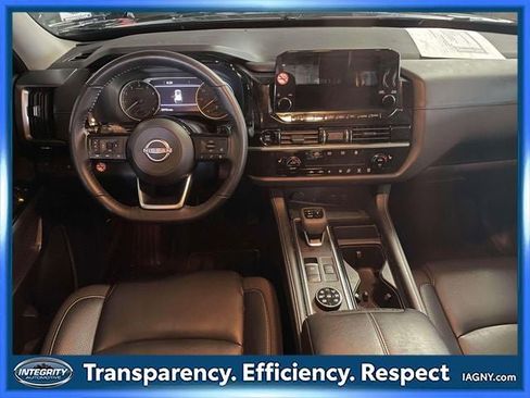 Used 2025 Nissan Pathfinder SL AWD/4WD image 13