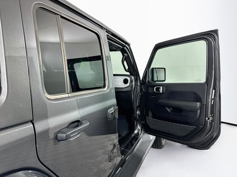 Used 2025 Jeep Wrangler Unlimited Sahara AWD/4WD image 29