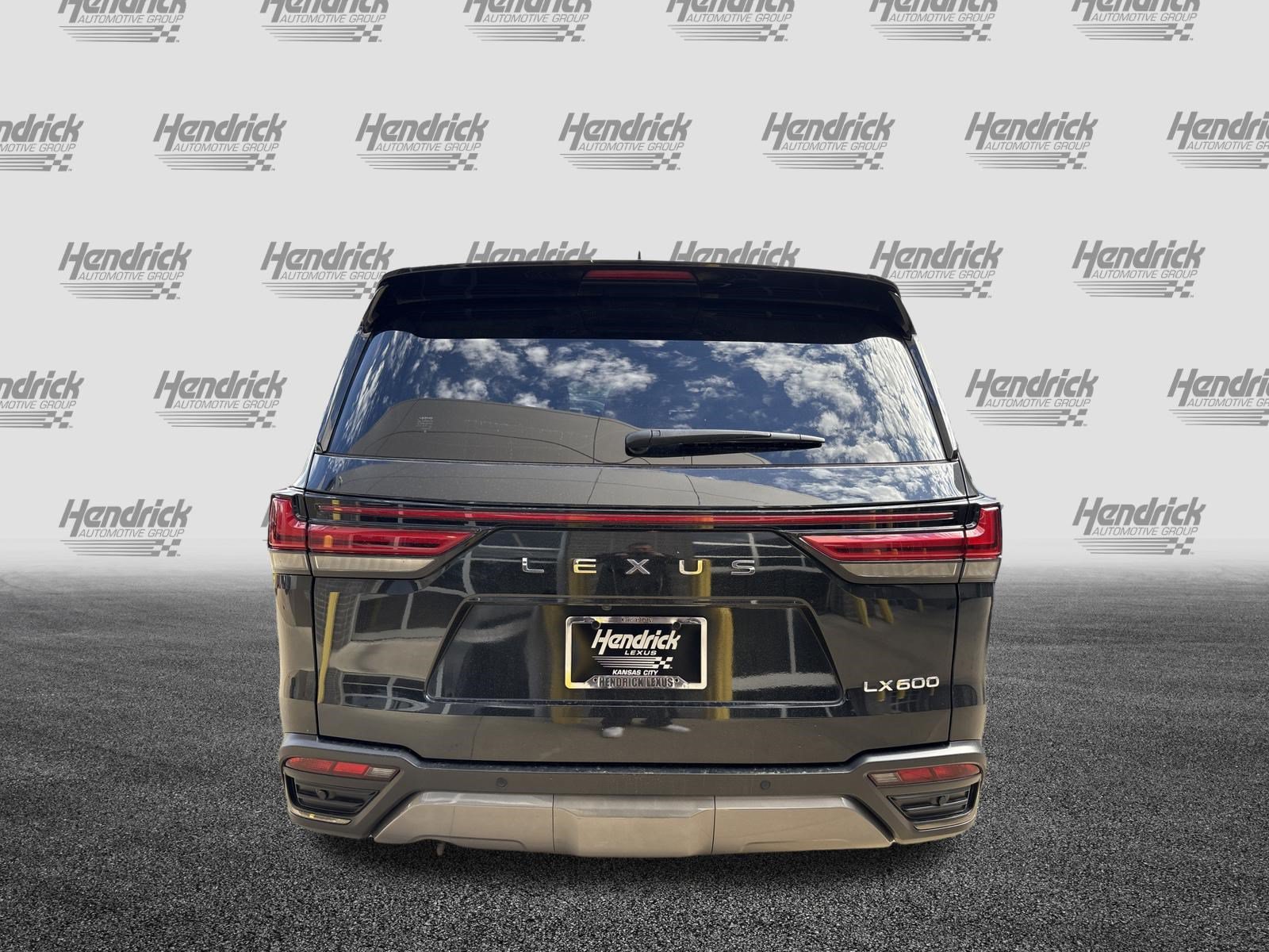 Used 2024 Lexus LX 600 4WD w/ Appearance Package image 9