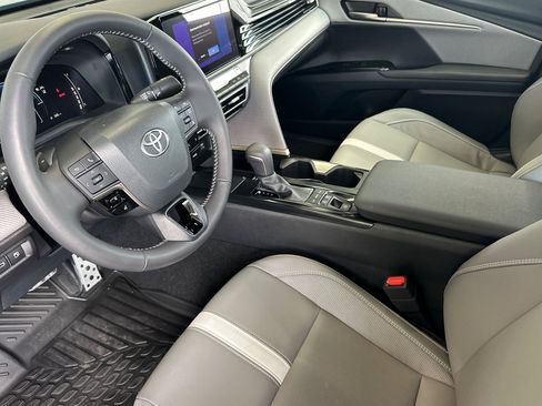 Used 2026 Toyota Camry SE w/ Convenience Package FWD image 9