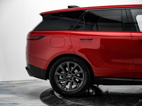 Used 2024 Land Rover Range Rover Sport SE image 14