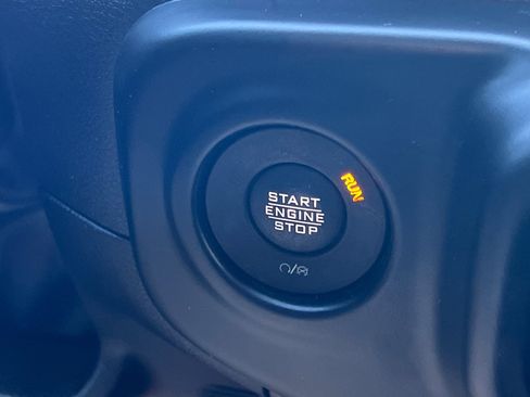 Used 2022 Jeep Wrangler Unlimited Sahara image 23