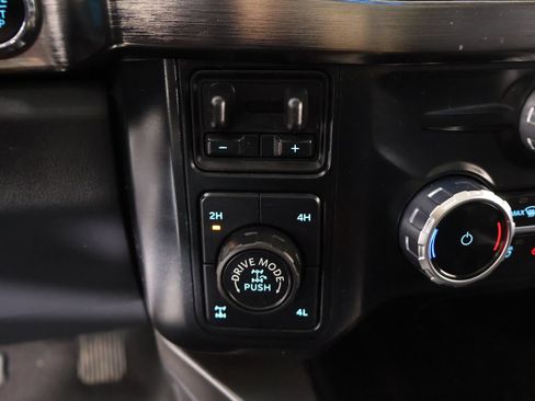 Used 2023 Ford F250 Lariat w/ Lariat Ultimate Package AWD/4WD image 9