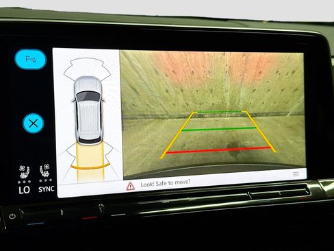 Used 2024 Volkswagen Atlas Cross Sport SE image 15