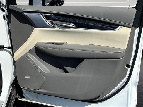 Used 2023 Cadillac XT6 Premium Luxury w/ LPO, Floor Liner Package AWD/4WD image 29