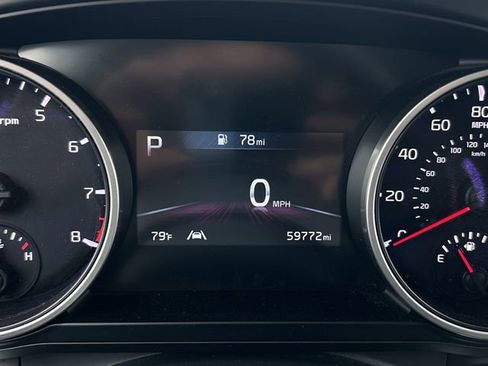 Used 2022 Kia Carnival LX image 16