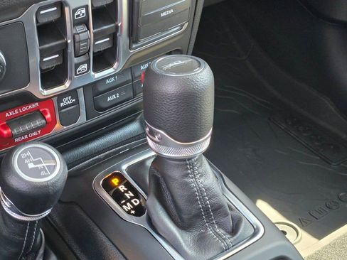 New 2025 Jeep Gladiator Willys image 23