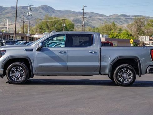 Used 2025 GMC Sierra 1500 SLT AWD/4WD image 3