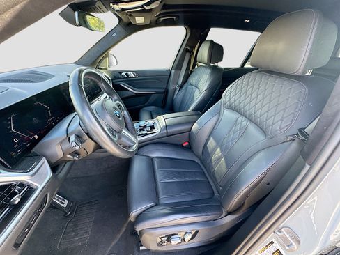 Used 2025 BMW X7 M60i w/ Executive Package image 21