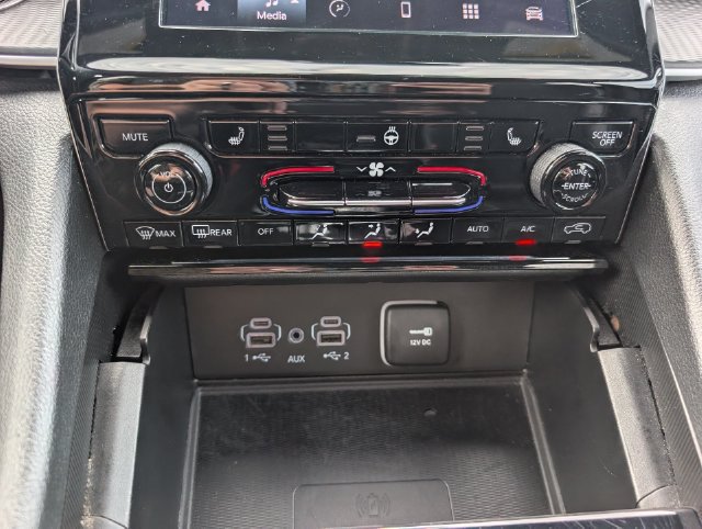 Used 2024 Jeep Grand Cherokee Altitude RWD image 17