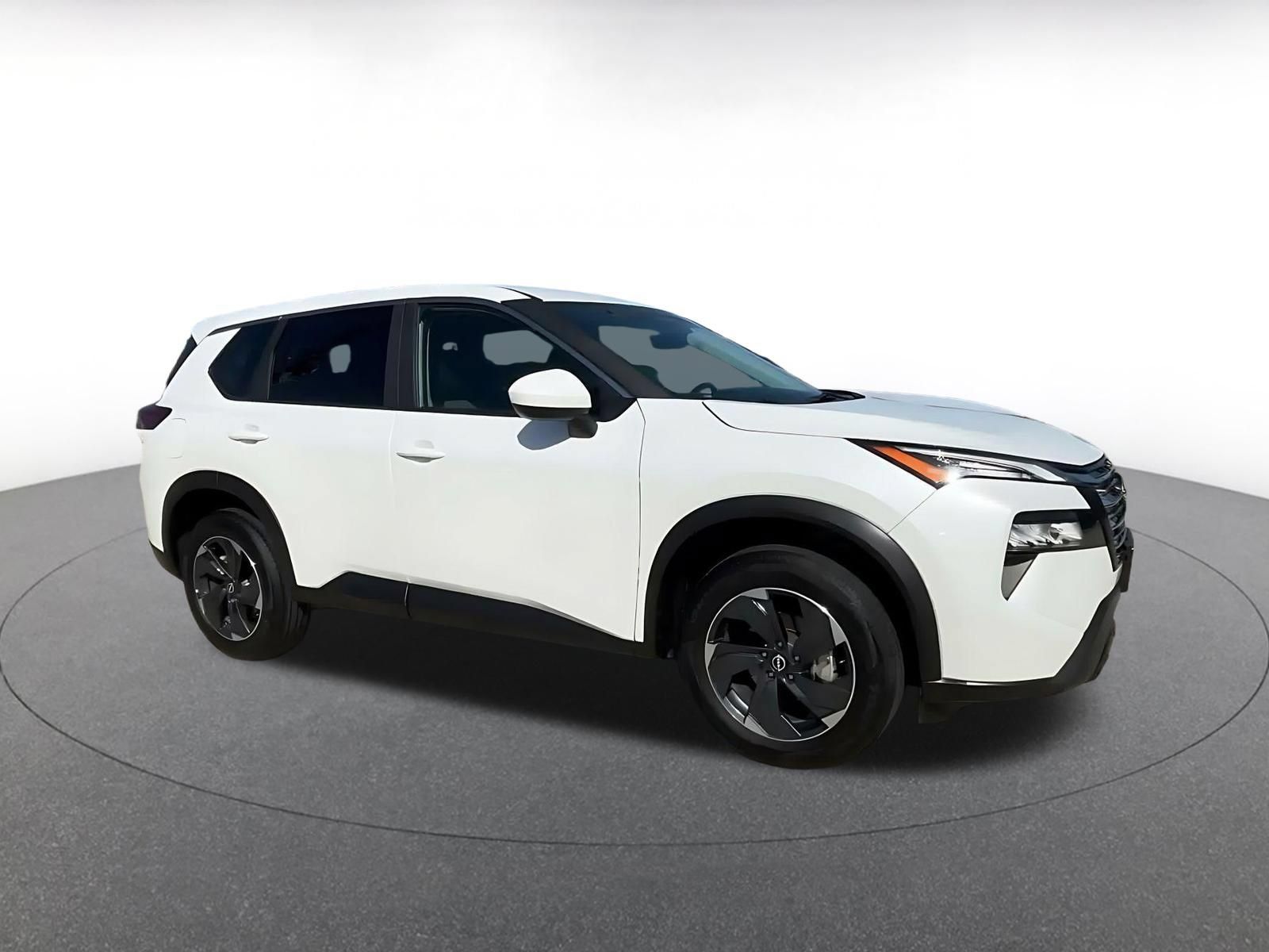 Used 2025 Nissan Rogue SV AWD/4WD image 2