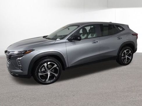 Used 2024 Chevrolet Trax RS w/ Driver Confidence Package image 4