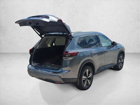 Certified 2025 Nissan Rogue SL w/ SL Premium Package FWD image 8