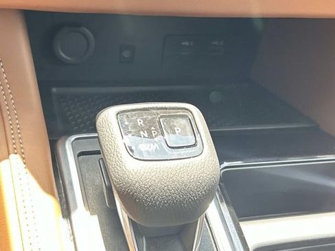 Used 2025 Nissan Pathfinder Platinum w/ Black Appearance Package AWD/4WD image 35