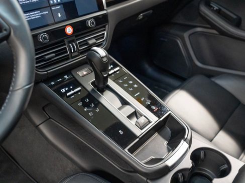 Certified 2026 Porsche Macan AWD/4WD image 22