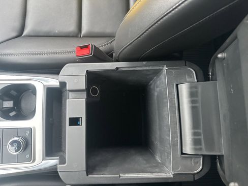 Used 2022 Ford Explorer XLT w/ Equipment Group 202A image 29