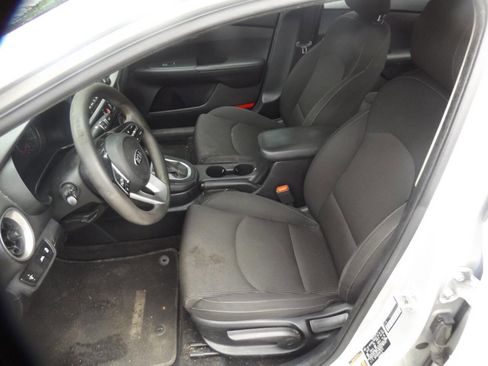Used 2019 Kia Forte LXS FWD image 14