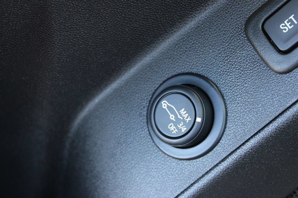 Used 2023 Chevrolet Equinox Premier AWD/4WD image 43