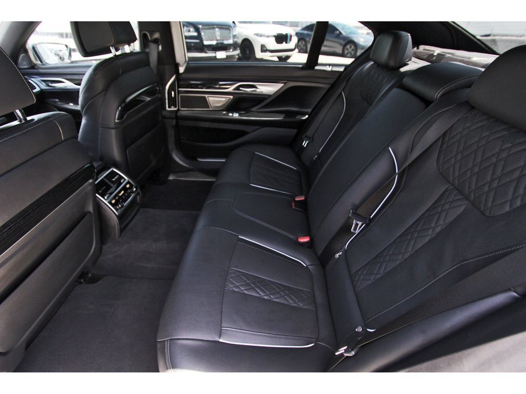 Used 2022 BMW 750i xDrive w/ Executive Package AWD/4WD image 7