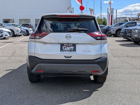 Used 2023 Nissan Rogue SV image 5