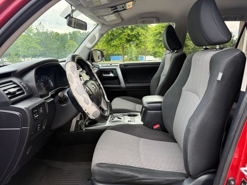 Used 2016 Toyota 4Runner SR5 AWD/4WD image 33