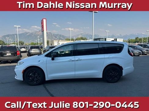 Used 2024 Chrysler Pacifica Limited FWD image 7