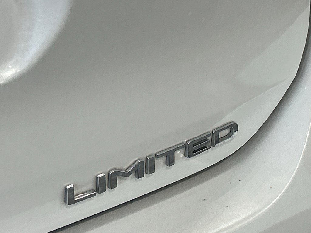 Used 2023 Toyota Highlander Limited FWD image 10