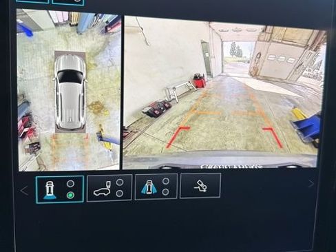 Used 2025 GMC Acadia Elevation image 23