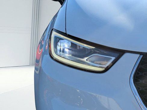 Certified 2025 Chrysler Pacifica Select image 8