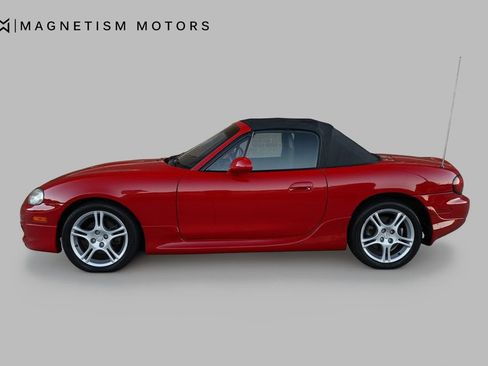 Used 2005 MAZDA MX-5 Miata w/ Convenience Pkg image 5
