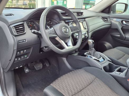 Used 2017 Nissan Rogue SV w/ Sun & Sound Touring Package AWD/4WD image 22