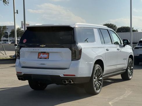 New 2026 Chevrolet Suburban High Country image 4