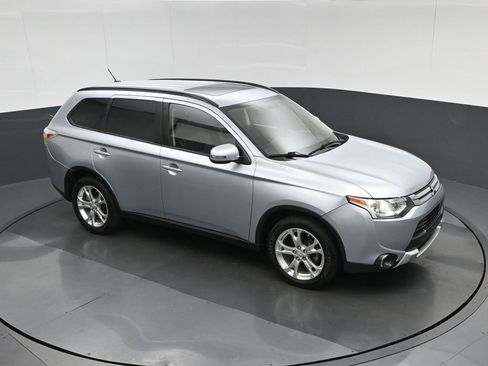 Used 2015 Mitsubishi Outlander SE image 65