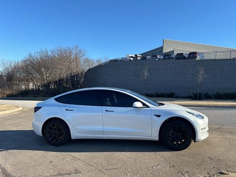 Used 2020 Tesla Model 3 Standard Range image 2