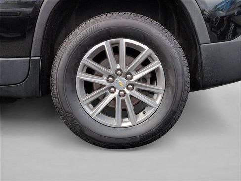 Used 2022 Chevrolet Traverse LT FWD image 24