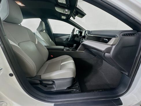 Used 2025 Toyota Camry SE w/ Convenience Package FWD image 29
