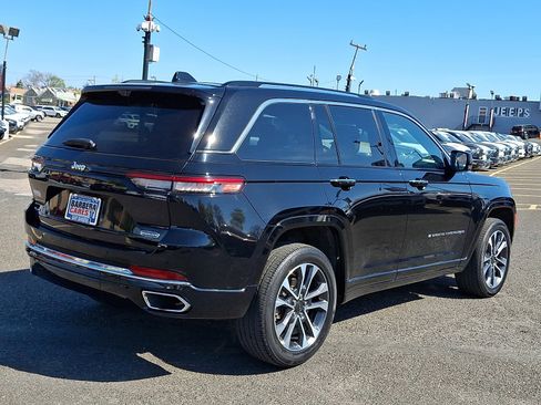 Used 2023 Jeep Grand Cherokee Overland w/ Luxury Tech Group IV AWD/4WD image 6