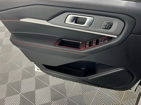 Used 2025 Ford Explorer ST-Line w/ Premium Package image 25