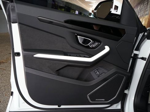 Used 2026 Lamborghini Urus SE image 27