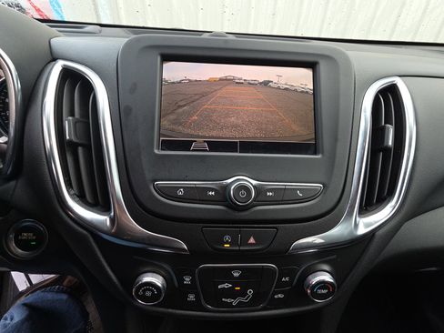 Used 2022 Chevrolet Equinox LT FWD image 11