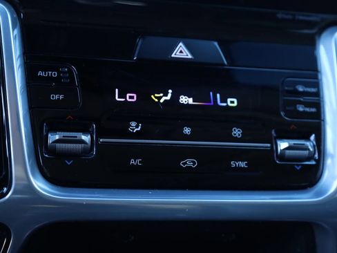 Used 2023 Kia Sorento SX image 7