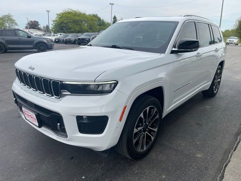 Used 2022 Jeep Grand Cherokee L Overland w/ Luxury Tech Group IV AWD/4WD image 3