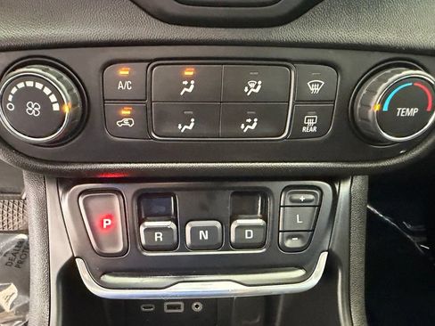 Used 2020 GMC Terrain SLE FWD image 46